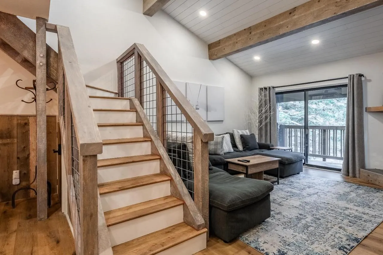 Casa de Férias New Listing 2 Bedroom +Loft 2 Bath Summit E Bldg. #8 Condo Sleeps 8, Steps To Eagle Lodge/Chair #15 Mammoth Lakes