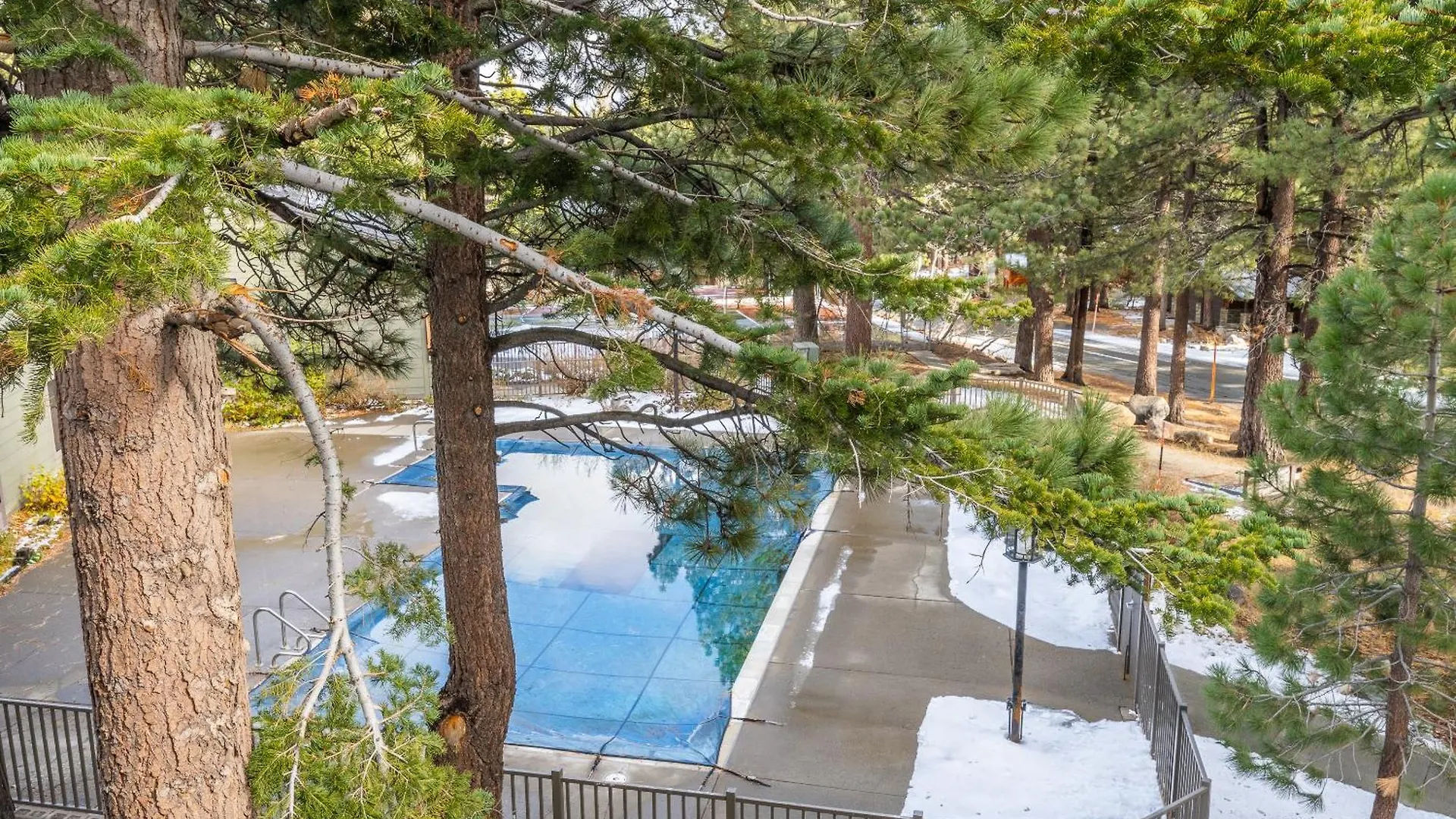 Holiday home New Listing 2 Bedroom +Loft 2 Bath Summit E Bldg. #8 Condo Sleeps 8, Steps To Eagle Lodge/Chair #15 Mammoth Lakes