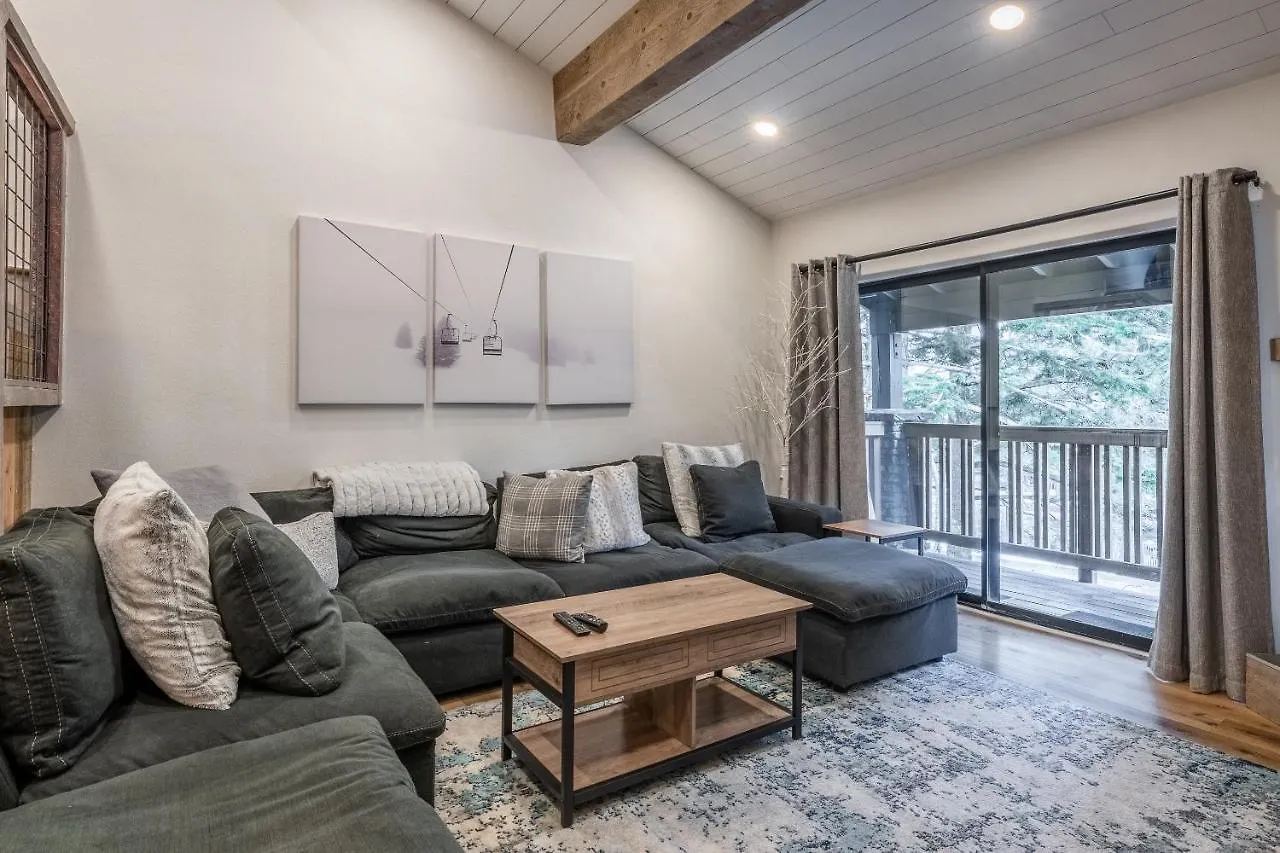 New Listing 2 Bedroom +Loft 2 Bath Summit E Bldg. #8 Condo Sleeps 8, Steps To Eagle Lodge/Chair #15 Mammoth Lakes