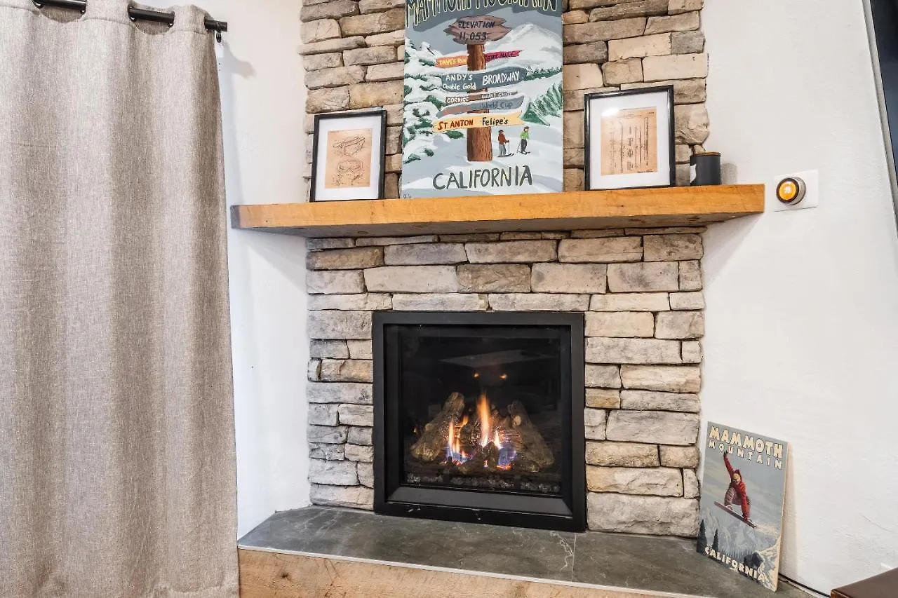 New Listing 2 Bedroom +Loft 2 Bath Summit E Bldg. #8 Condo Sleeps 8, Steps To Eagle Lodge/Chair #15 Mammoth Lakes Holiday home
