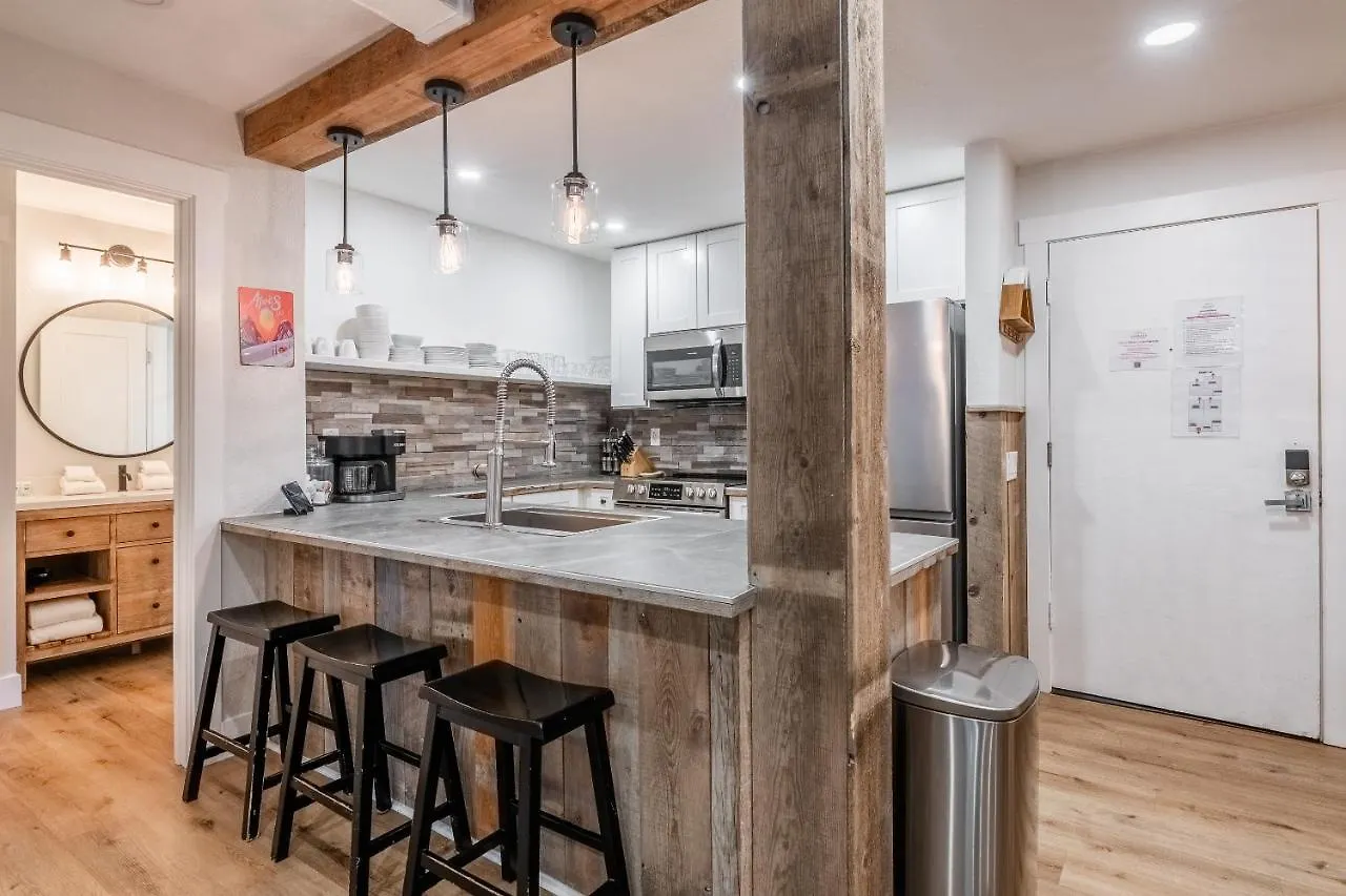 Holiday home New Listing 2 Bedroom +Loft 2 Bath Summit E Bldg. #8 Condo Sleeps 8, Steps To Eagle Lodge/Chair #15 Mammoth Lakes United States
