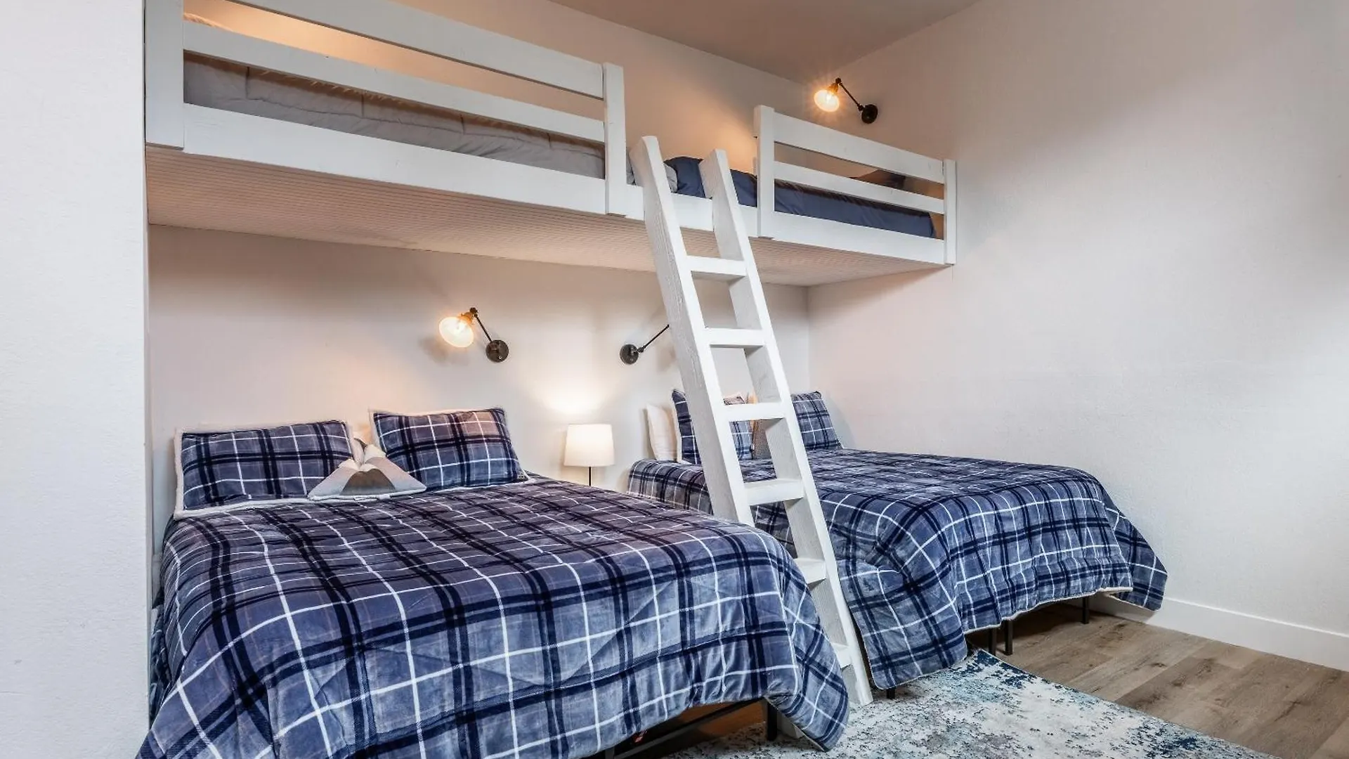 New Listing 2 Bedroom +Loft 2 Bath Summit E Bldg. #8 Condo Sleeps 8, Steps To Eagle Lodge/Chair #15 Mammoth Lakes United States